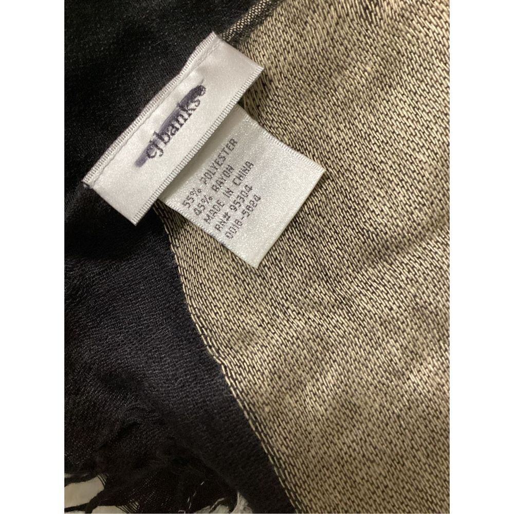 New. C. J. Banks scarf. Retails $69 - Picture 8 of 8